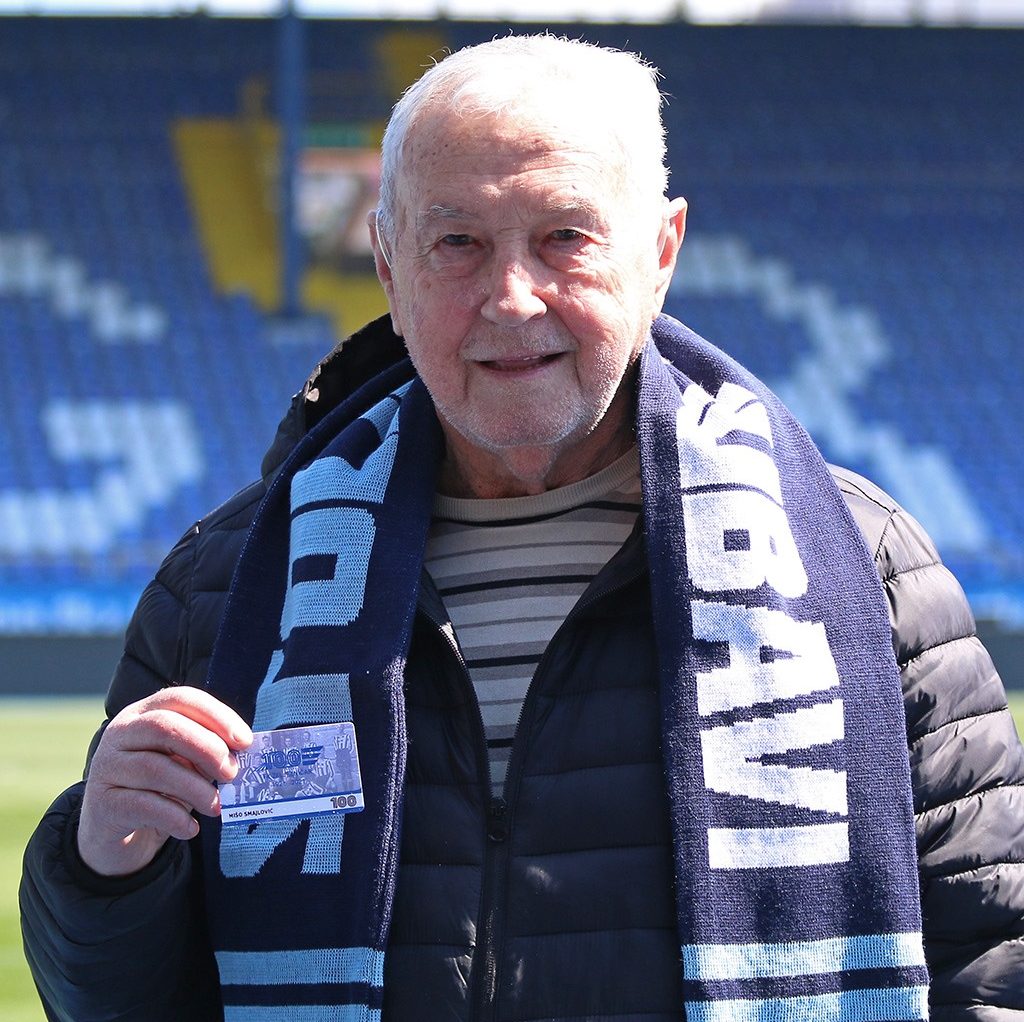 Mišo Smajlović, legenda FK Željezničar, preuzeo je svoju karticu "100 godina FK Željezničar"