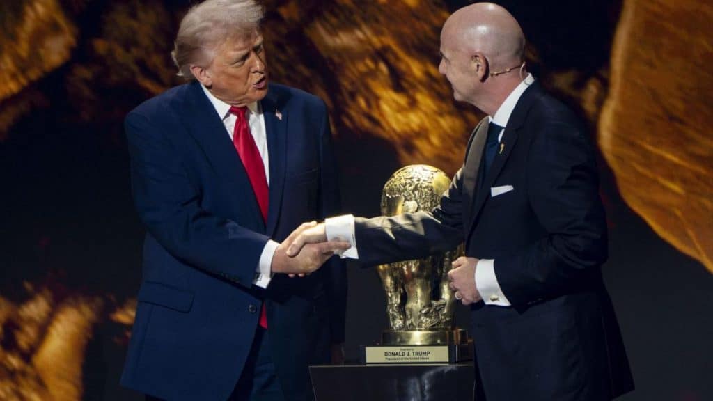 Predsjednik Trump primio FIFA-inu nagradu za mir na ceremoniji žrijebanja za Svjetsko prvenstvo (2026)