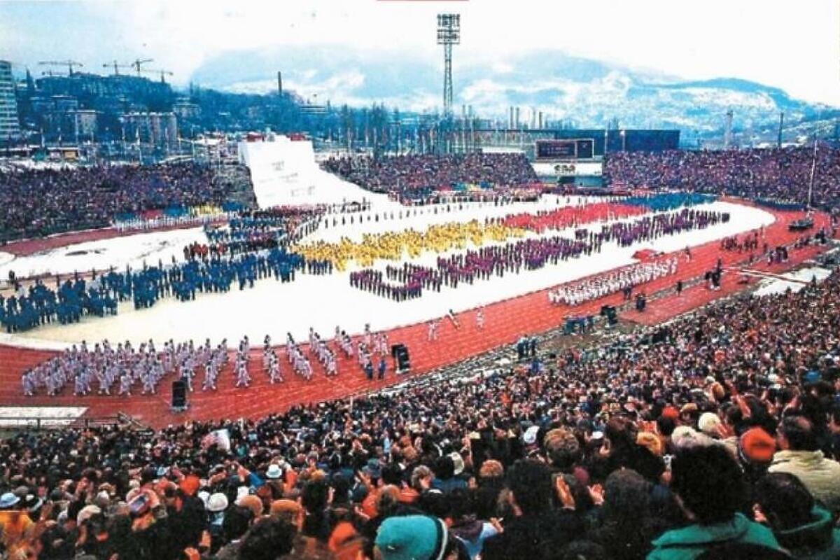 Zimske olimpijske igre 1984. održane su u Sarajevu, tadašnjoj SFR Jugoslaviji, od 8. do 19. februara. Bilo je to prvi put da su održane u jednoj socijalističkoj zemlji i prvi puta da je crni Afrikanac nastupao na ZOI, a Sarajevo je pružilo nezaboravnu atmosferu i postalo prepoznatljivo po gostoljubivosti i sjajnoj organizaciji na planinama poput Bjelašnice. Sarajevo 1984. ostalo je zapamćeno kao izuzetno uspješne Igre koje su spojile sport i kulturu u posebnom olimpijskom duhu.