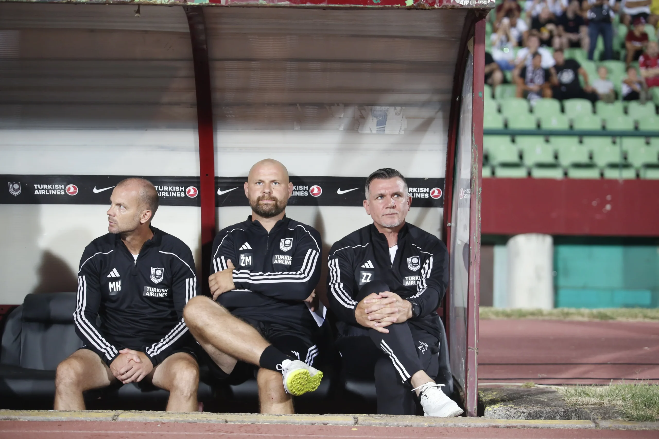 Na slici se nalaze članovi stručnog štaba FK Sarajevo iz sezone 2024.: Mario Kuić (pomoćni trener), Želimir Mešnjak (pomoćni trener) i Zoran Zekić (šef stručnog štaba)