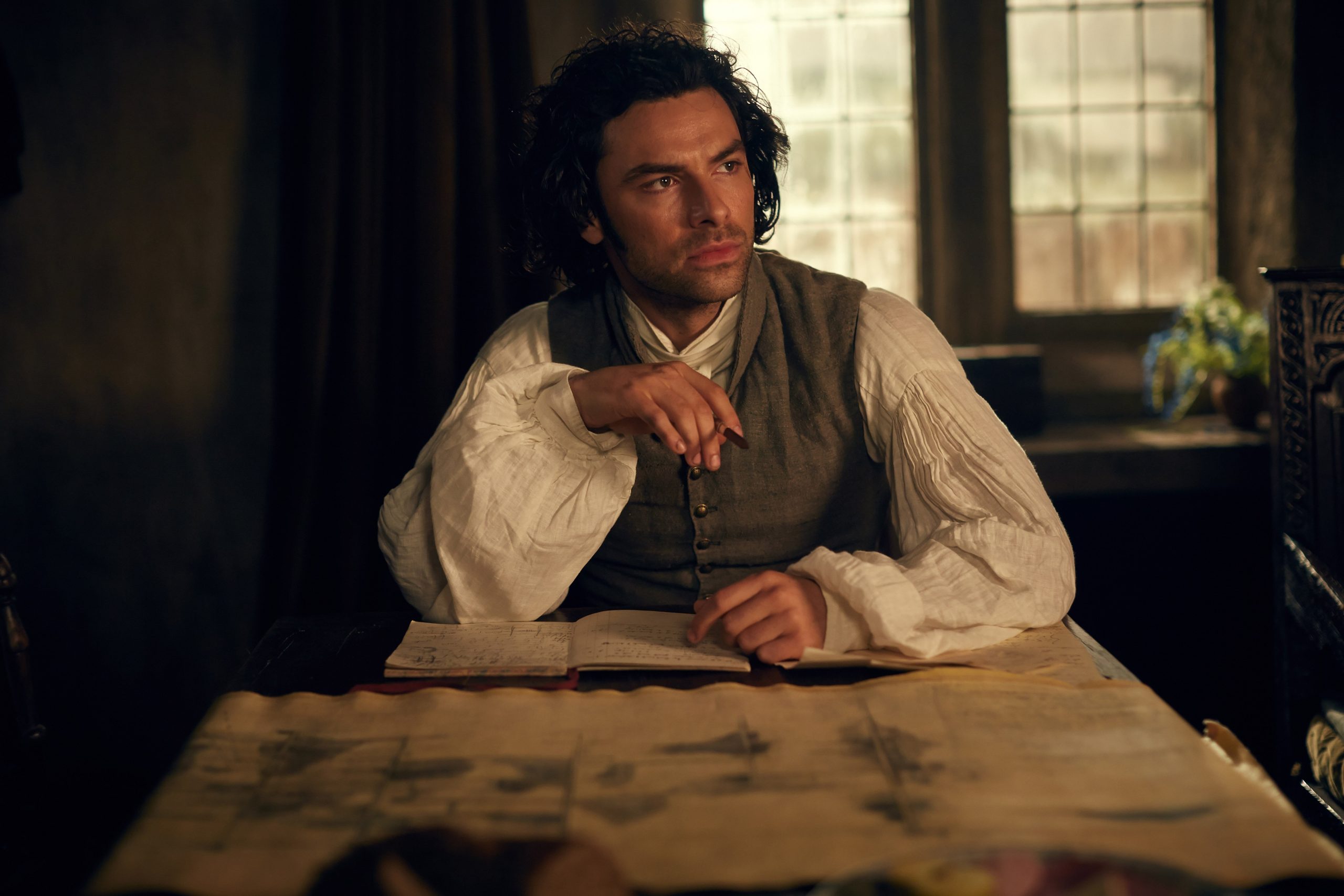 Glumac Aidana Turnera u ulozi kapitena Rossa Poldarka u televizijskoj seriji Poldark.